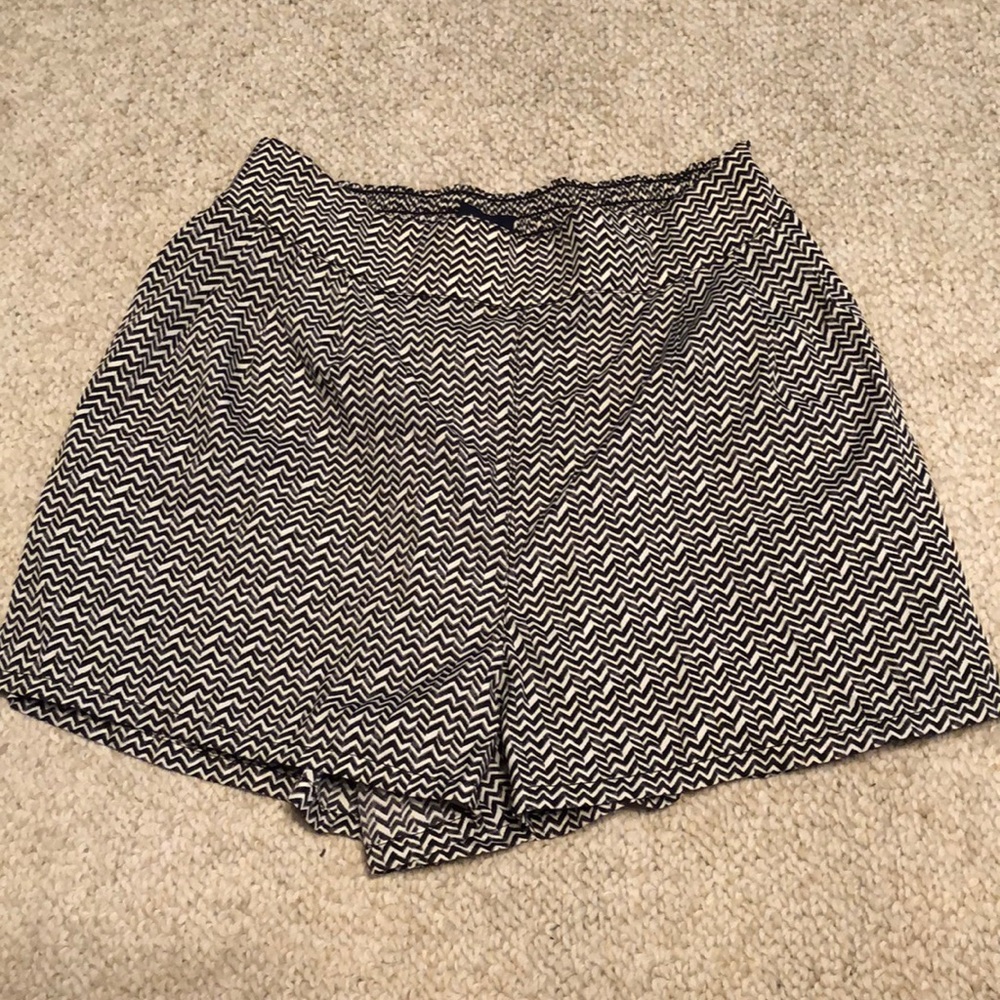 American Eagle Chevron Shorts - Picture 1 of 2
